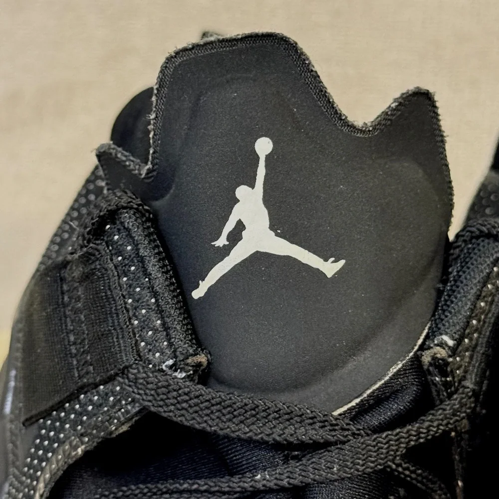 Jordan zoom trunner